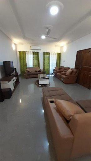 4 bedroom house family or elderly office good roads pool